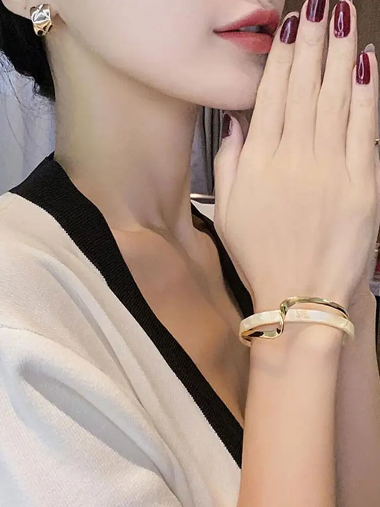 Real Gold Electroplated Geometric Open Bracelet Korean Style Ins Retro Accessible Luxury Bracelet Niche Personalized Design Hand Jewelry for Women — feature 5