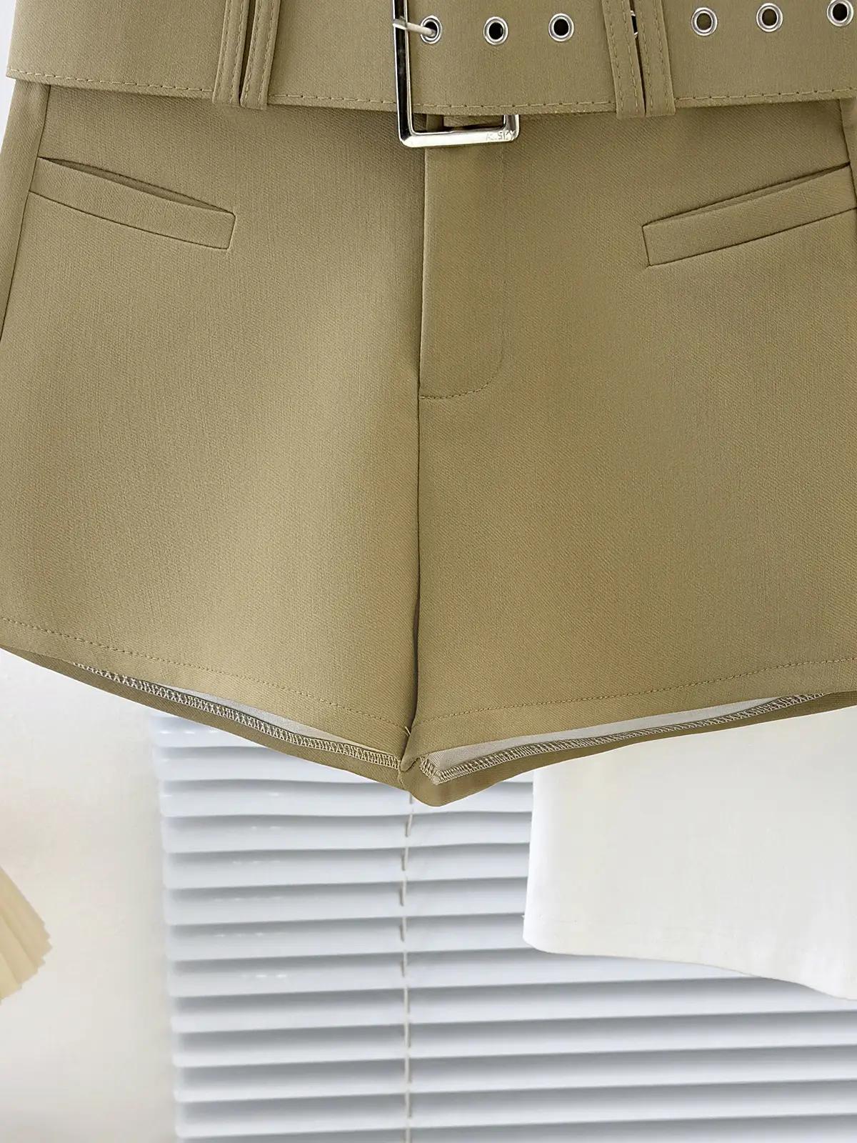 Women's Beige Belted Leg-Lengthen Shorts High Waist — feature 10