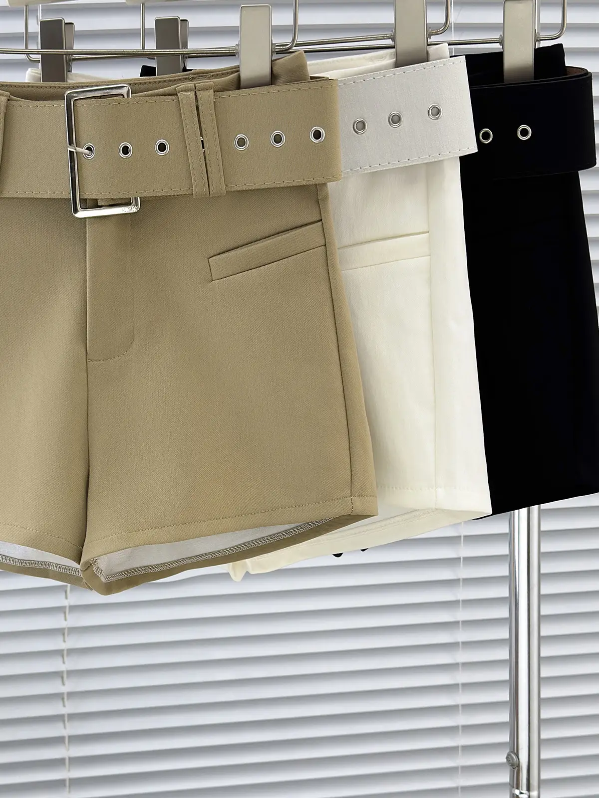 Women's Beige Belted Leg-Lengthen Shorts High Waist — feature 11