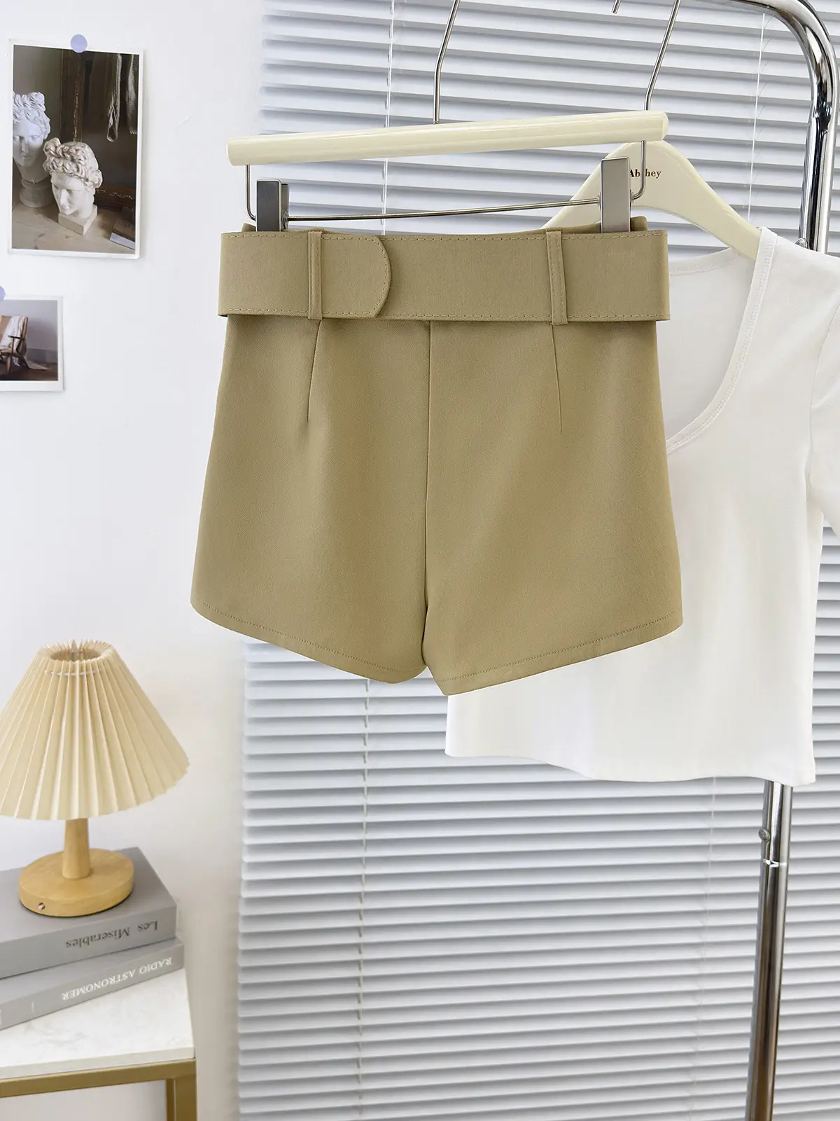 Women's Beige Belted Leg-Lengthen Shorts High Waist — feature 13