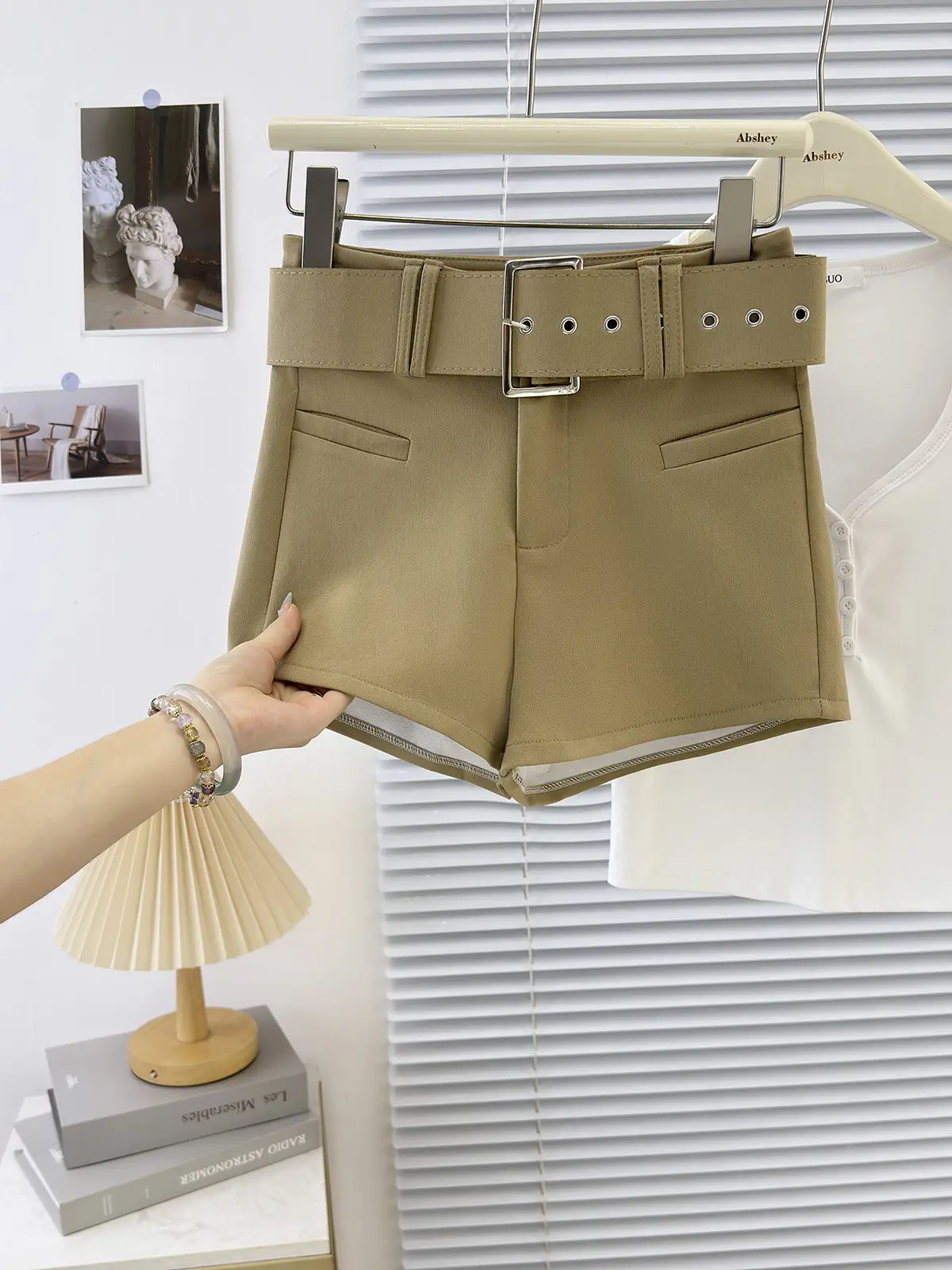 Women's Beige Belted Leg-Lengthen Shorts High Waist — feature 5