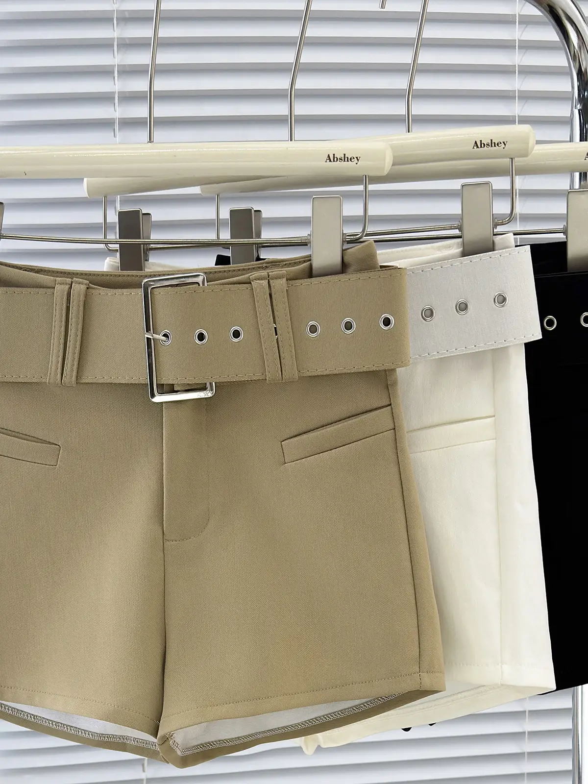 Women's Beige Belted Leg-Lengthen Shorts High Waist — feature 6