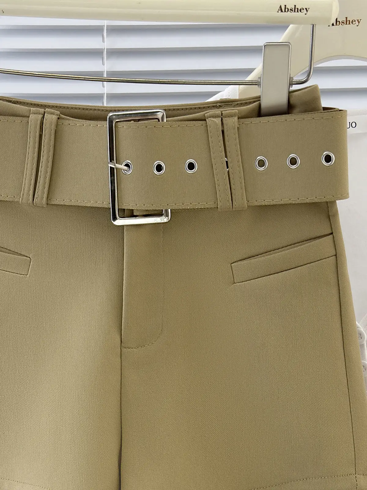 Women's Beige Belted Leg-Lengthen Shorts High Waist — feature 7