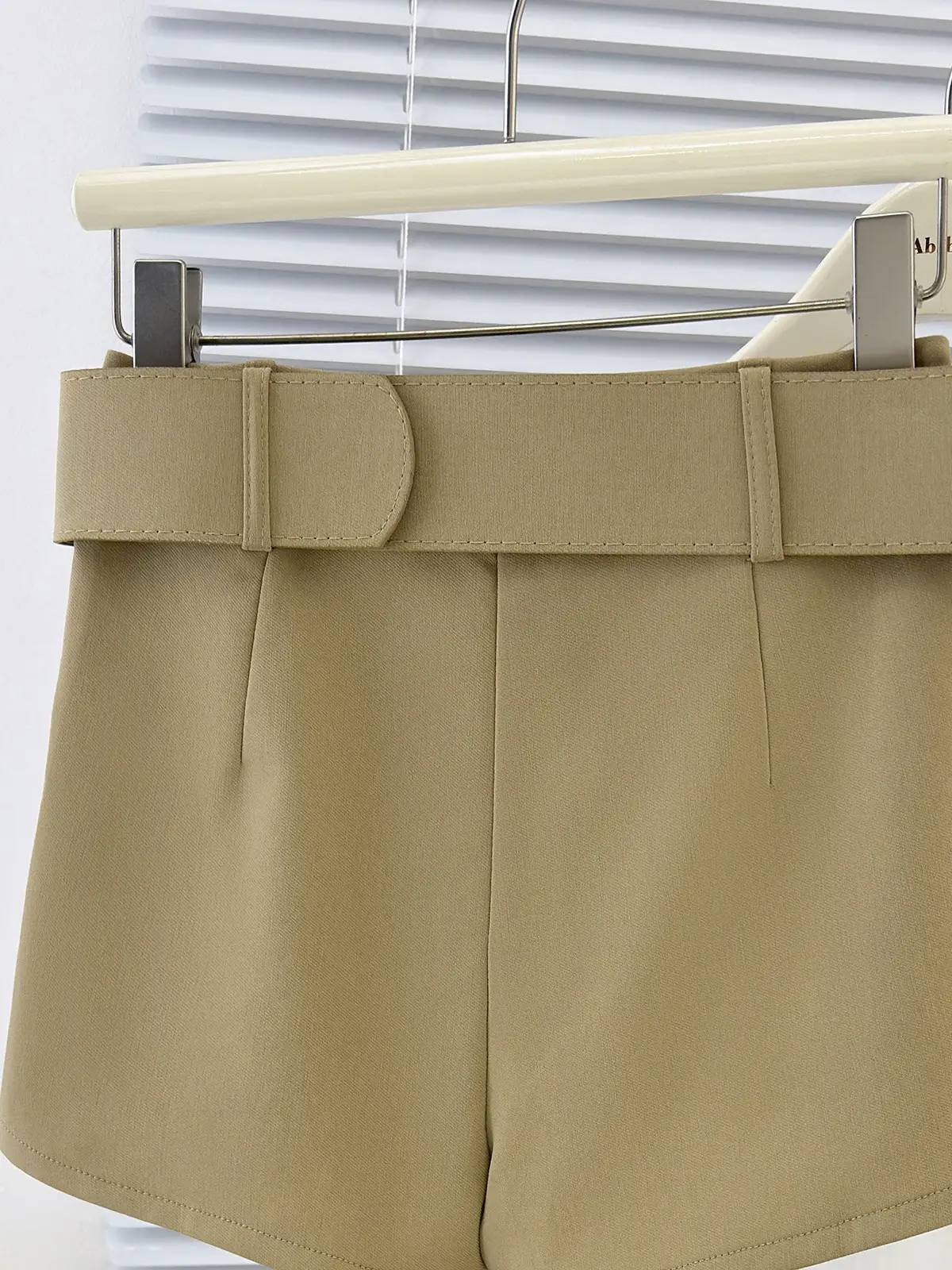 Women's Beige Belted Leg-Lengthen Shorts High Waist — feature 8