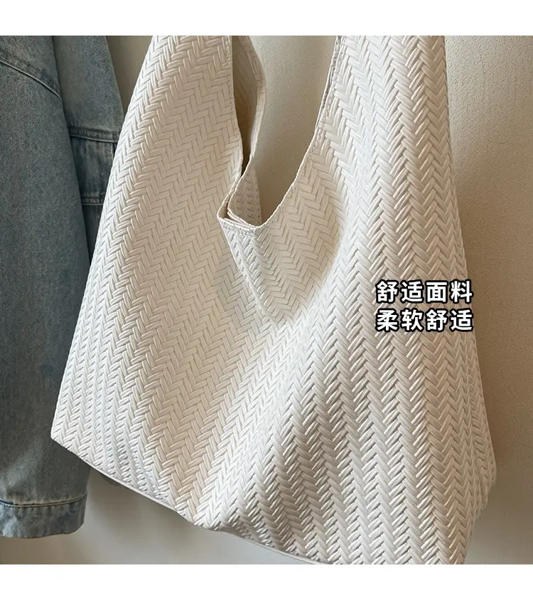 Women's Retro Brown Textured Shoulder Bag 2025 — feature 2