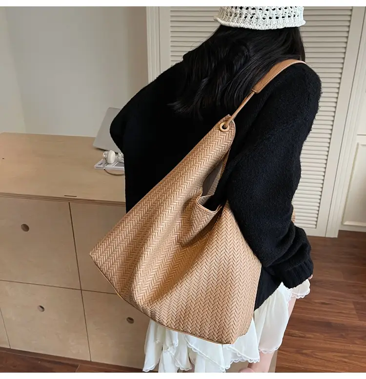 Women's Retro Brown Textured Shoulder Bag 2025 — feature 22