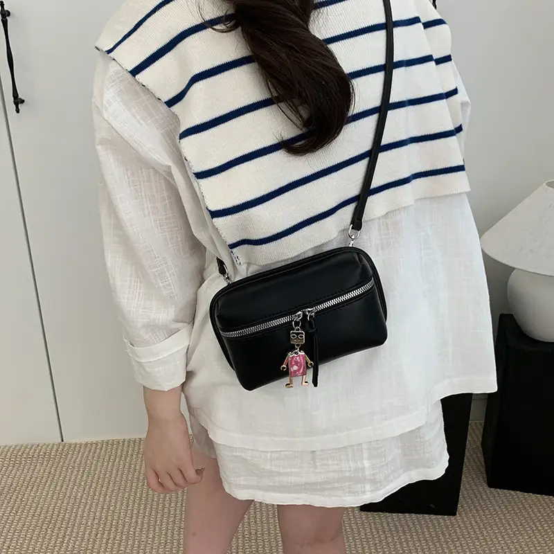 Black High-End Cosmetic Bag for Women - Image 7