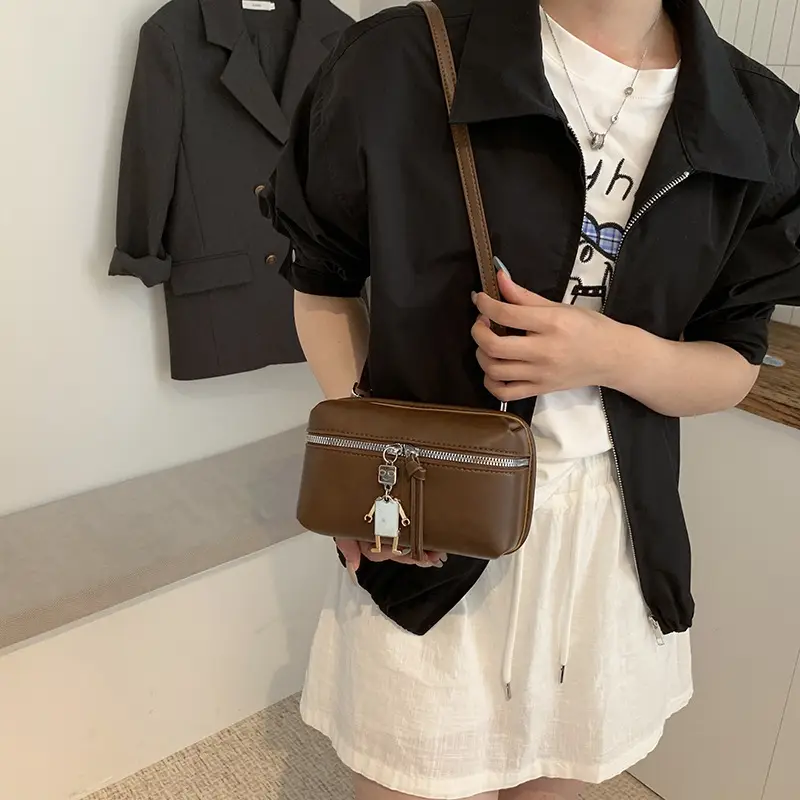 Black High-End Cosmetic Bag for Women - Image 8
