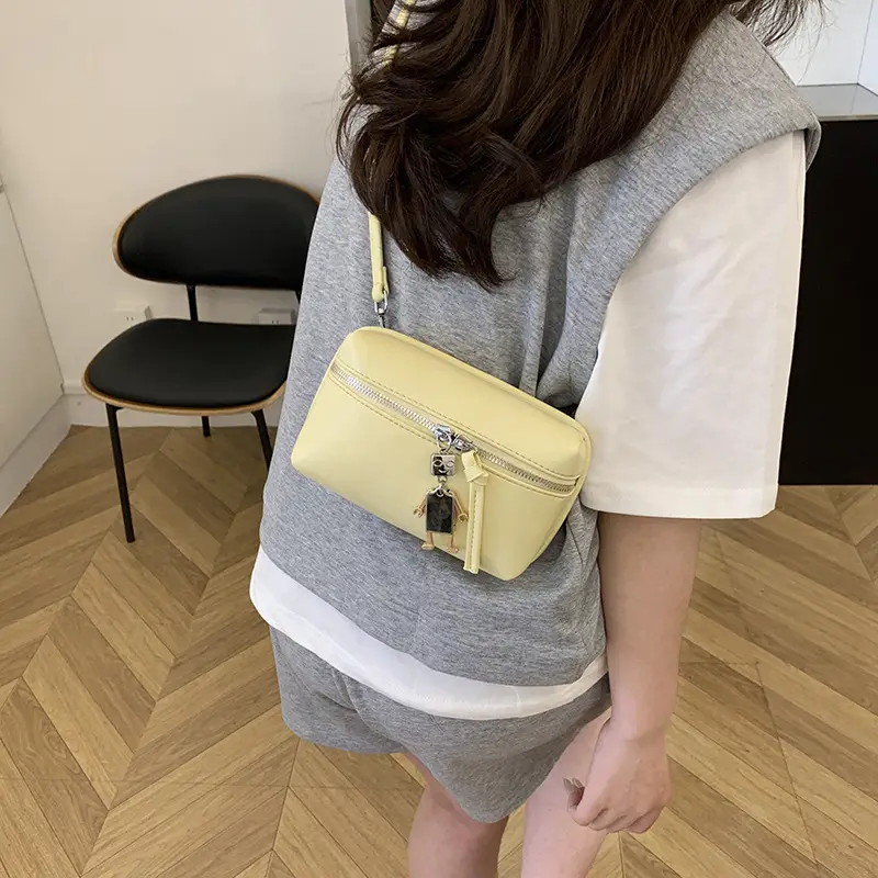 Black High-End Cosmetic Bag for Women - Image 9