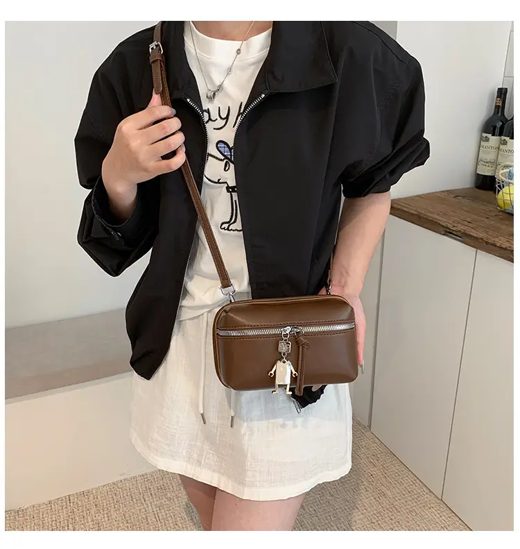 Black High-End Cosmetic Bag for Women — feature 11