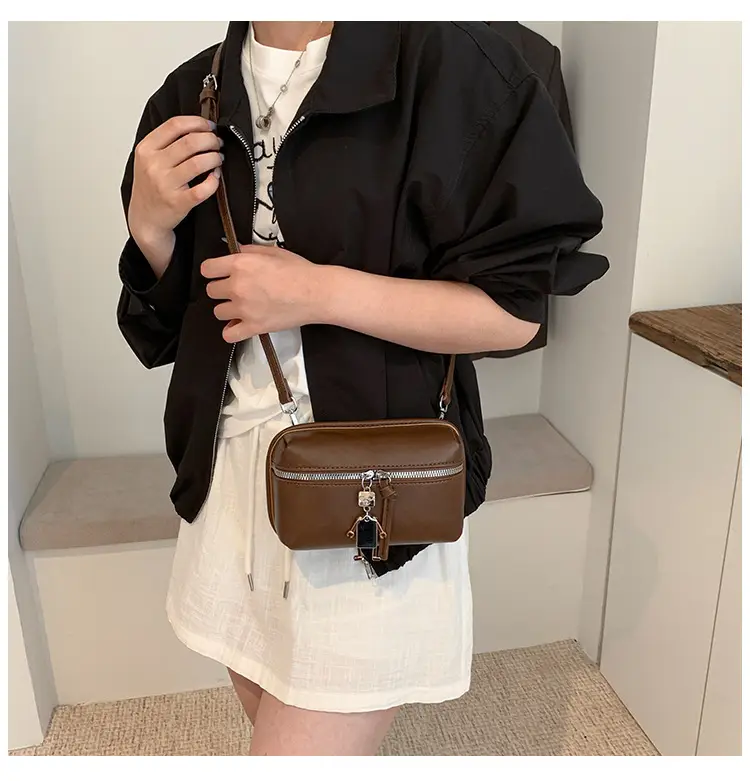 Black High-End Cosmetic Bag for Women — feature 12