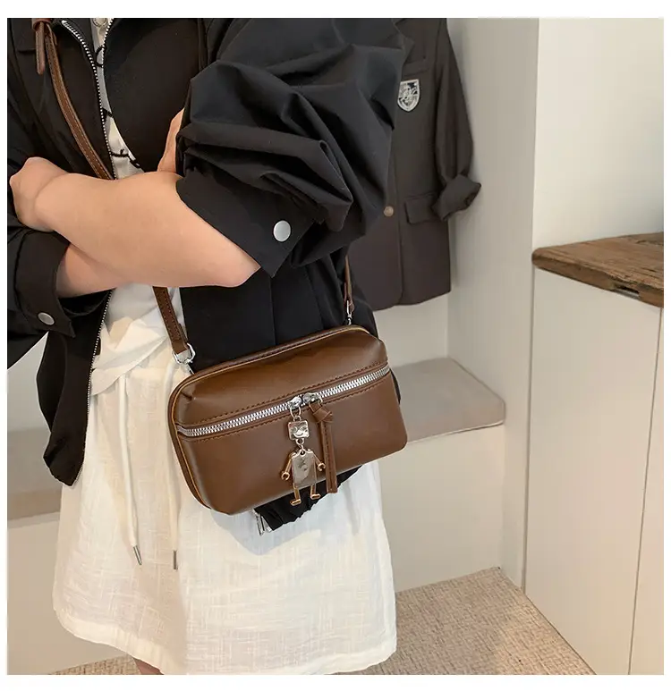 Black High-End Cosmetic Bag for Women — feature 13