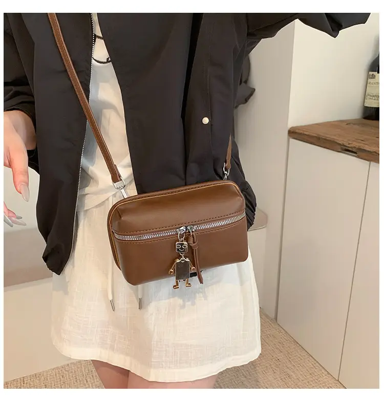 Black High-End Cosmetic Bag for Women — feature 14