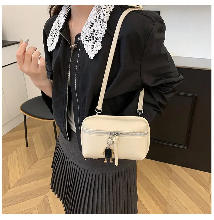 Black High-End Cosmetic Bag for Women — feature 16