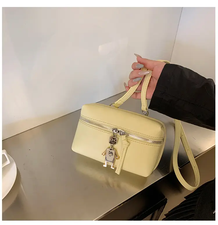 Black High-End Cosmetic Bag for Women — feature 19