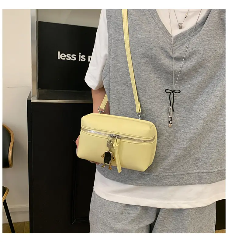 Black High-End Cosmetic Bag for Women — feature 20