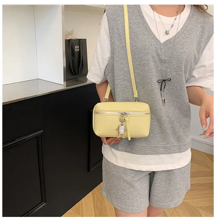 Black High-End Cosmetic Bag for Women — feature 21