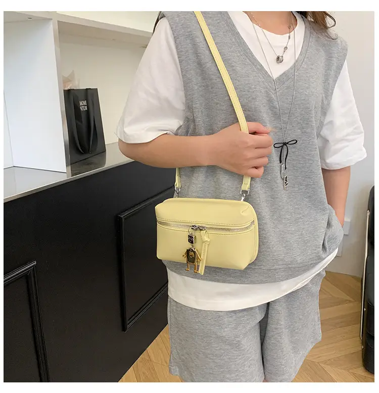 Black High-End Cosmetic Bag for Women — feature 22