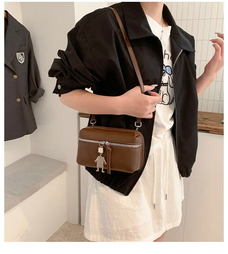 Black High-End Cosmetic Bag for Women — feature 3