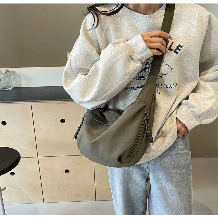 Women Crossbody Bag Large Capacity Commuting Sports Bag — feature 33