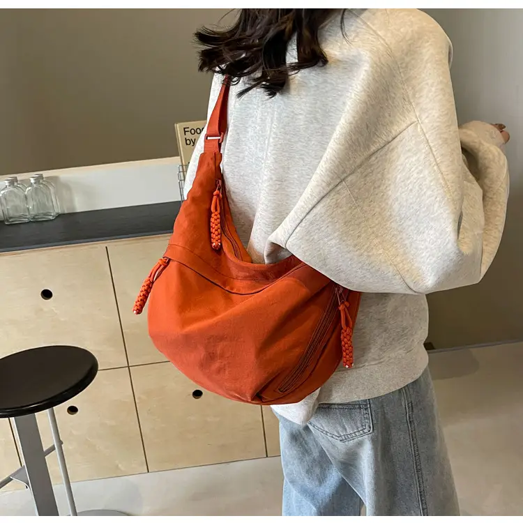 Women Crossbody Bag Large Capacity Commuting Sports Bag — feature 38
