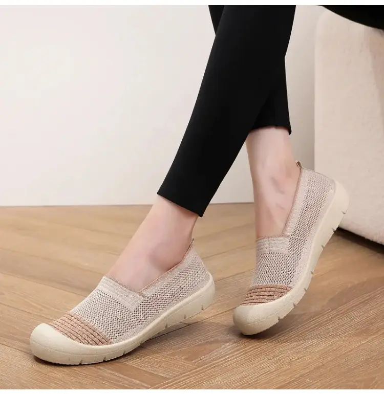 2026 Summer New Style Women's Old Beijing Cloth Shoes, Casual Fly-Knit Mesh Comfortable Non-Slip Soft-Soled Casual Mom Shoes — feature 11