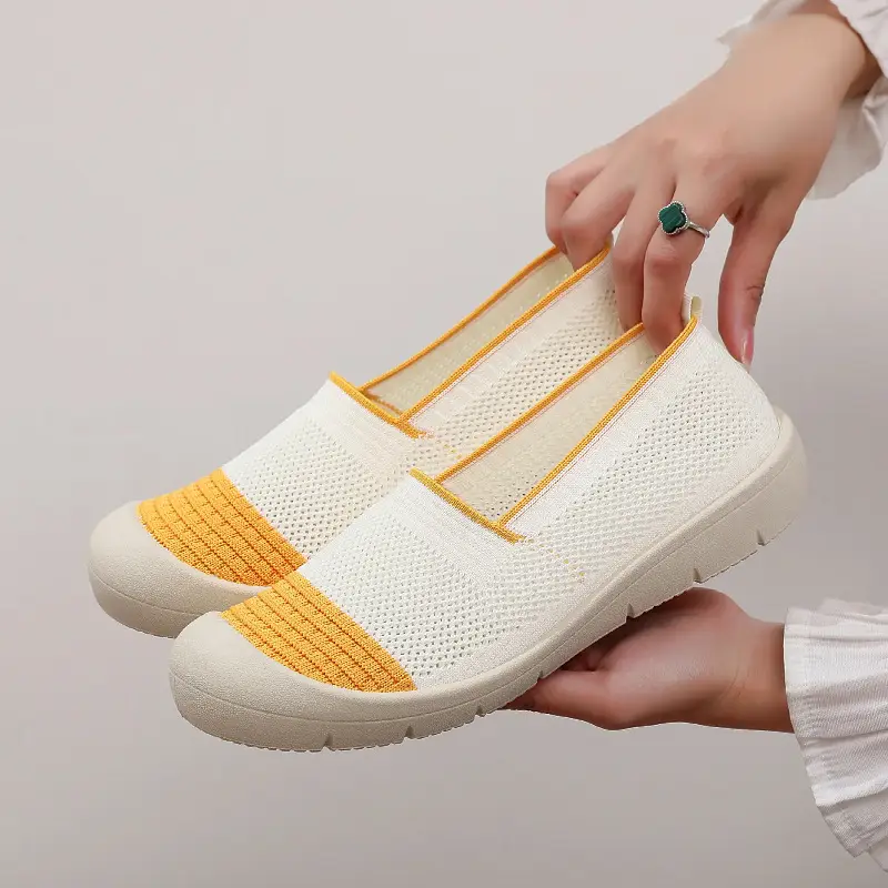 2026 Summer New Style Women's Old Beijing Cloth Shoes, Casual Fly-Knit Mesh Comfortable Non-Slip Soft-Soled Casual Mom Shoes - Image 3