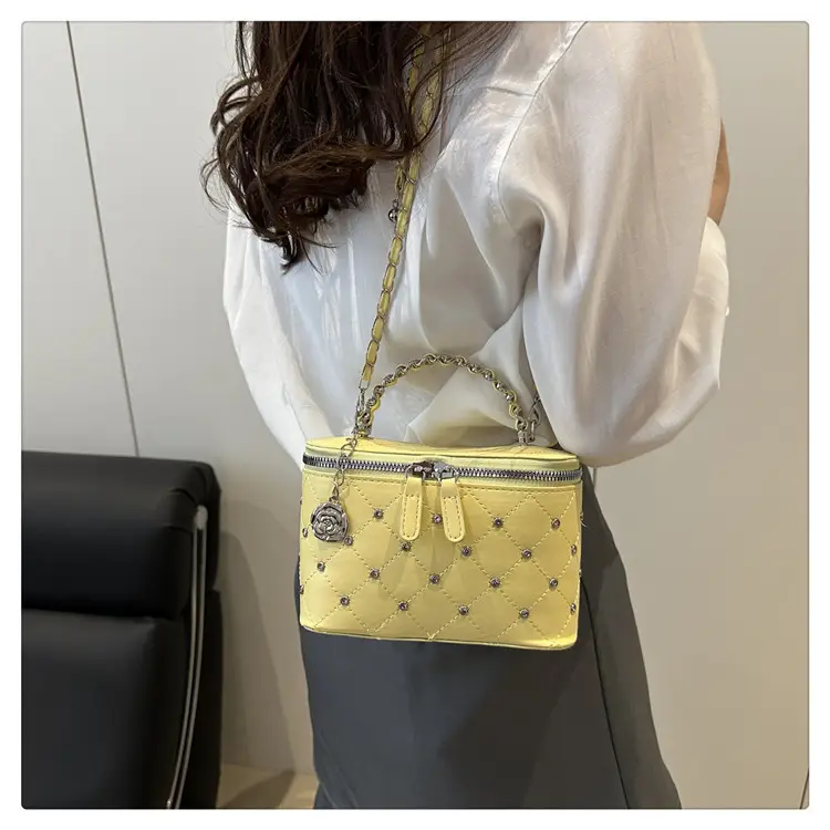 Trendy Textured Quilted Handbag for Women 2025 — feature 12