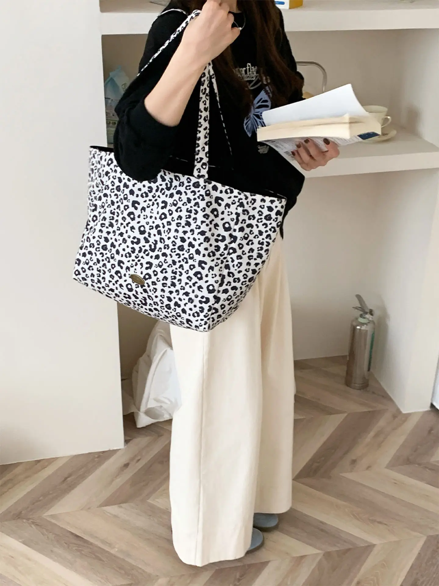 Retro Leopard Print Double-Sided Shoulder Bag for Women — feature 17