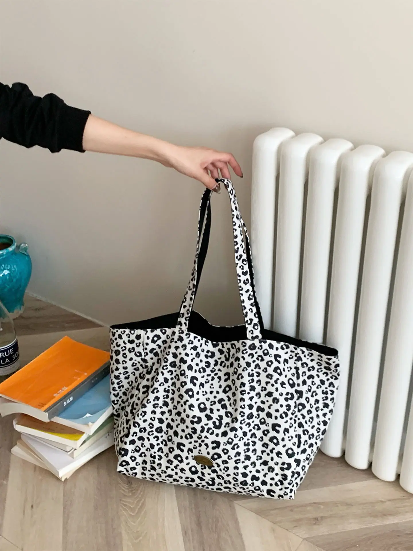 Retro Leopard Print Double-Sided Shoulder Bag for Women — feature 20