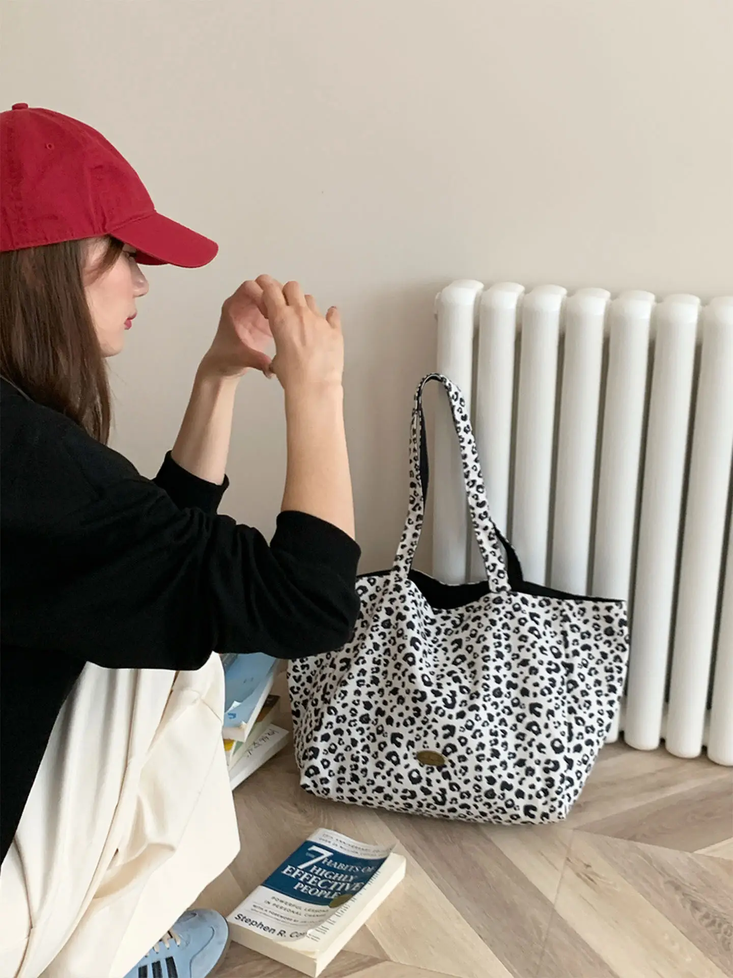 Retro Leopard Print Double-Sided Shoulder Bag for Women — feature 21