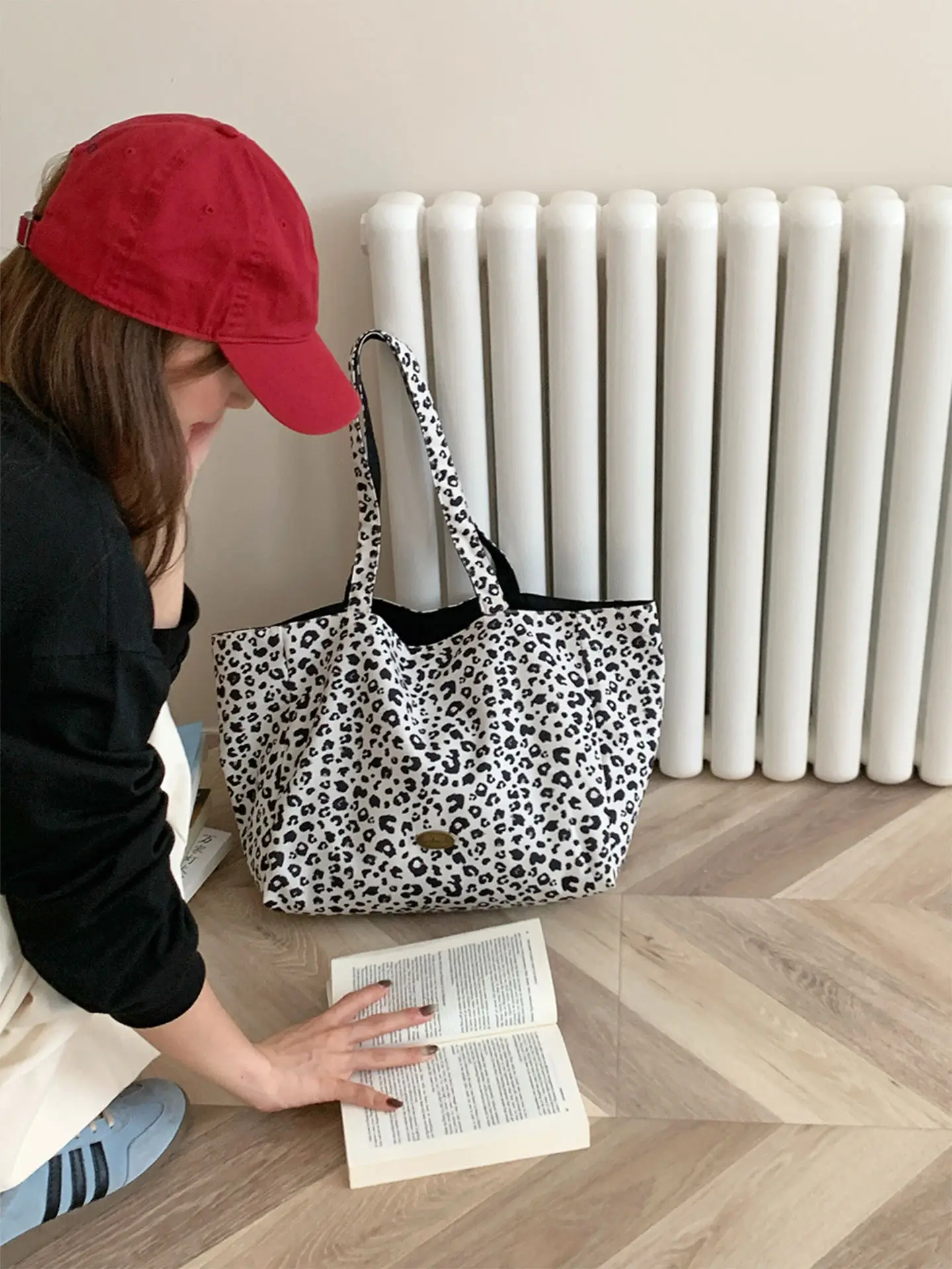 Retro Leopard Print Double-Sided Shoulder Bag for Women — feature 22