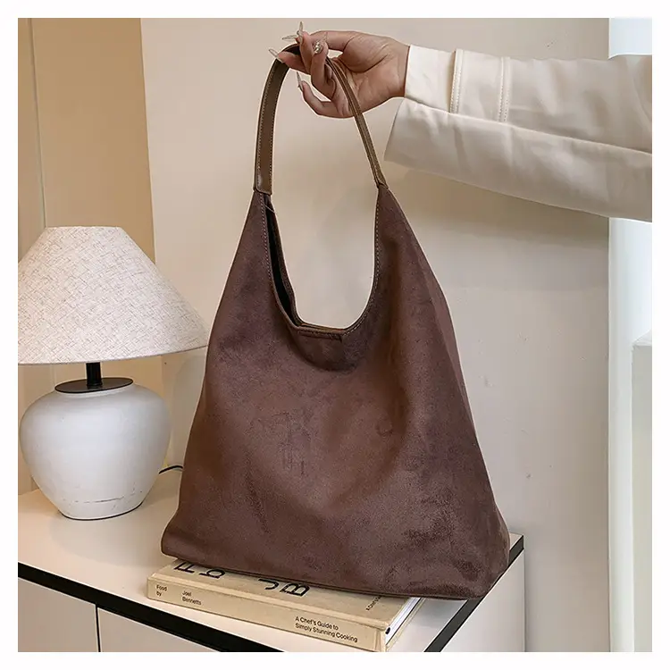 Large Capacity Velvet Shoulder Bag for Women 2025 Autumn — feature 10
