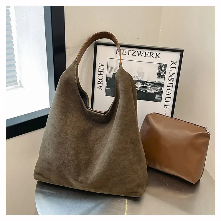 Large Capacity Velvet Shoulder Bag for Women 2025 Autumn — feature 11