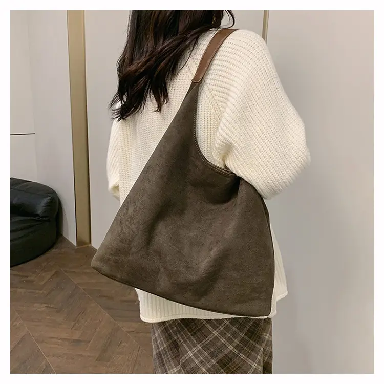 Large Capacity Velvet Shoulder Bag for Women 2025 Autumn — feature 12