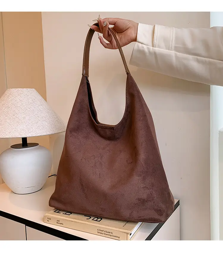 Large Capacity Velvet Shoulder Bag for Women 2025 Autumn — feature 2