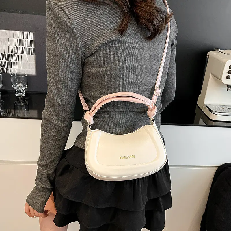 French Retro Niche Commuter Bag Cream 2025 - Image 4