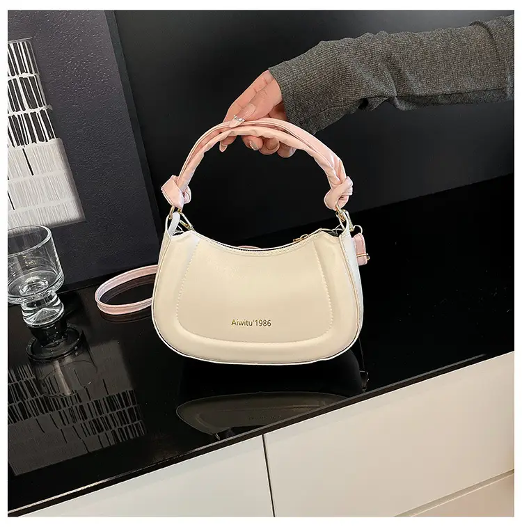 French Retro Niche Commuter Bag Cream 2025 — feature 11