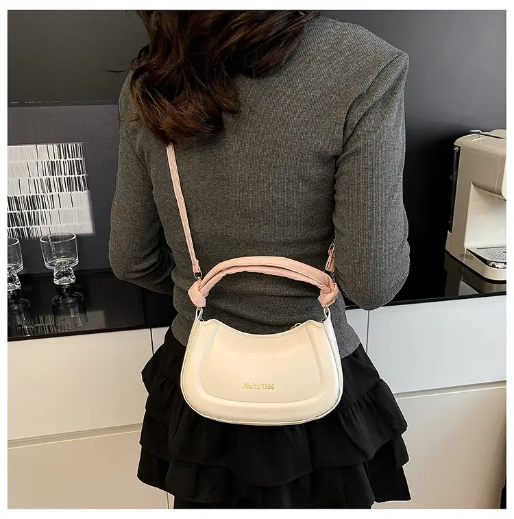 French Retro Niche Commuter Bag Cream 2025 — feature 13