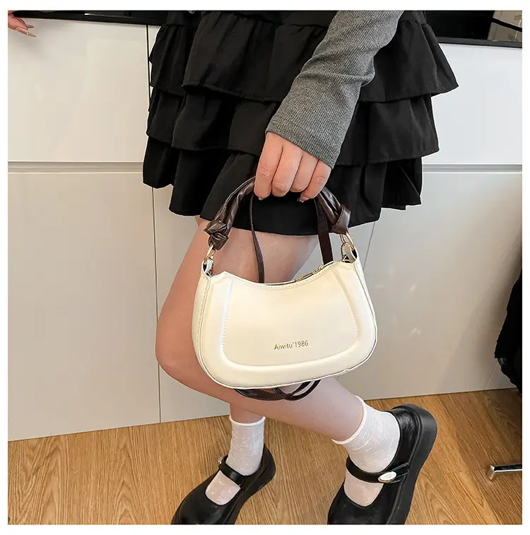 French Retro Niche Commuter Bag Cream 2025 — feature 14