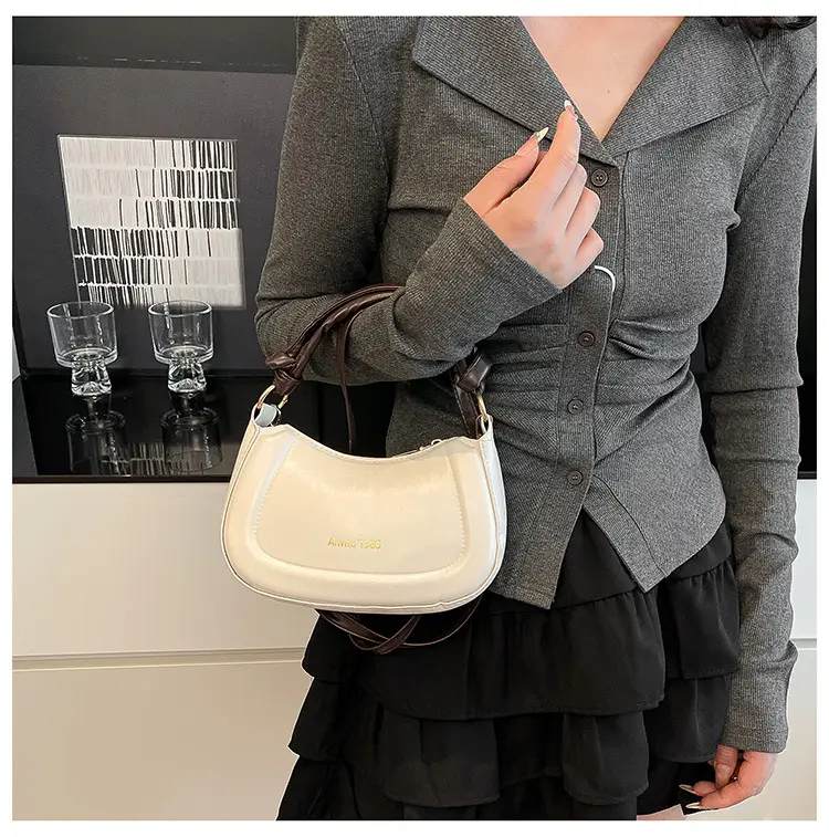 French Retro Niche Commuter Bag Cream 2025 — feature 15