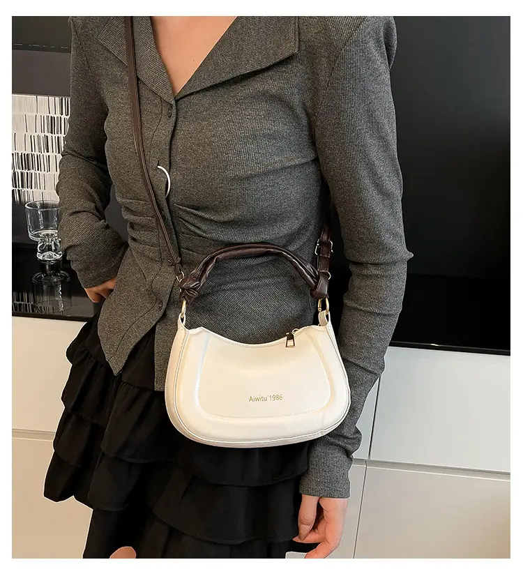 French Retro Niche Commuter Bag Cream 2025 — feature 2