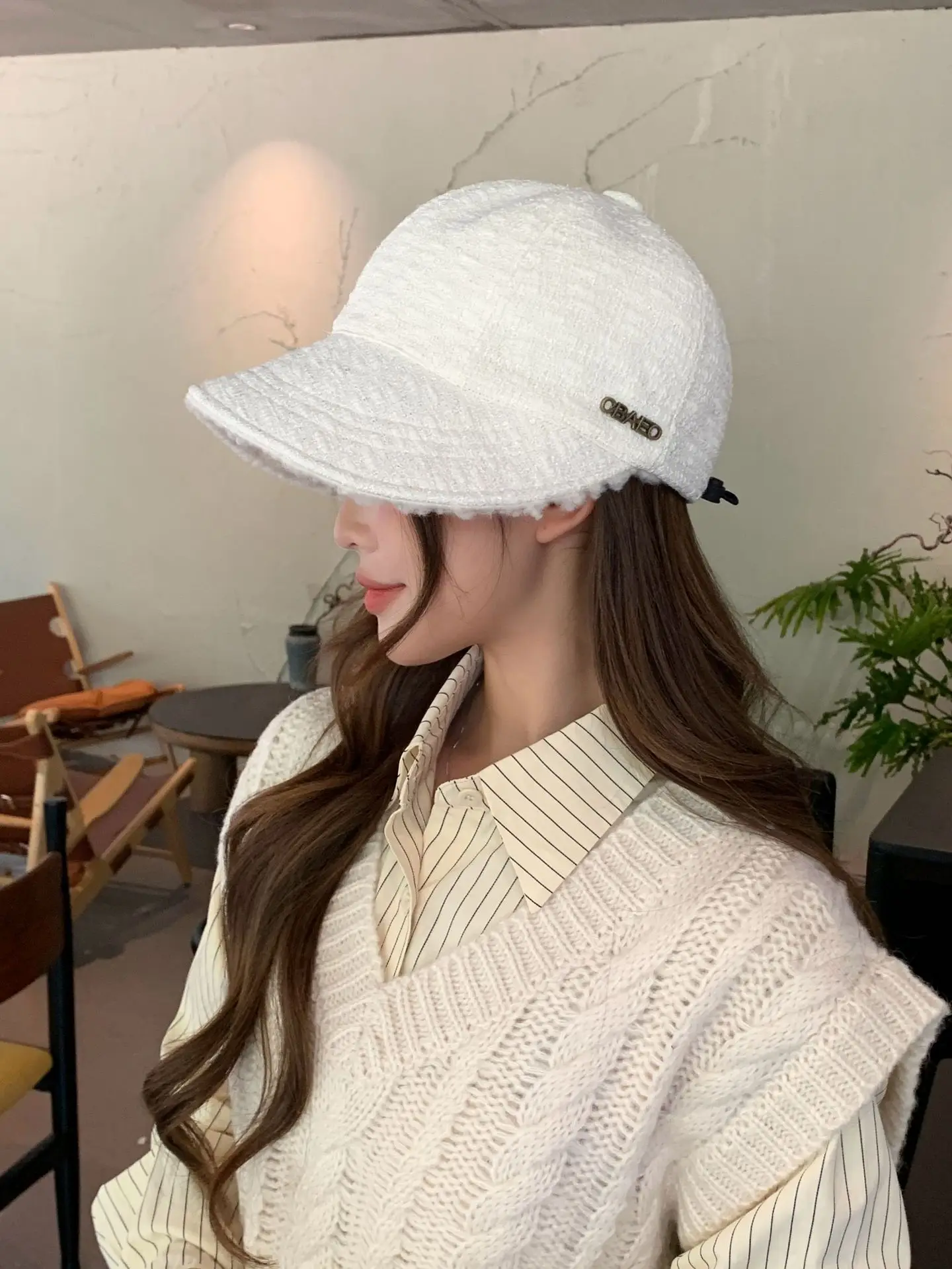 Women Wool Duckbill Cap with Large Brim Cream — feature 2
