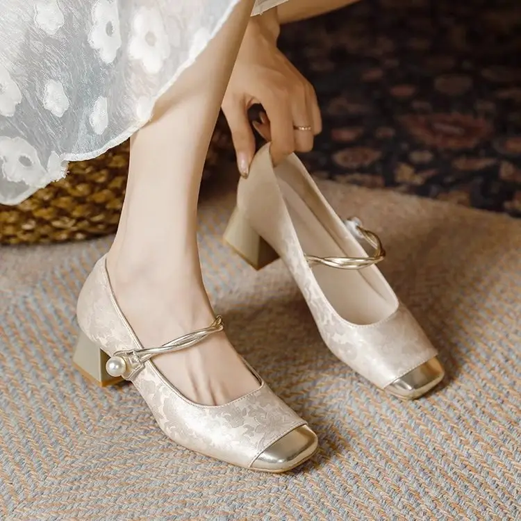 New Chinese Style High Heels Women 2025 Square Toe One-Line Thick Heel - Image 2