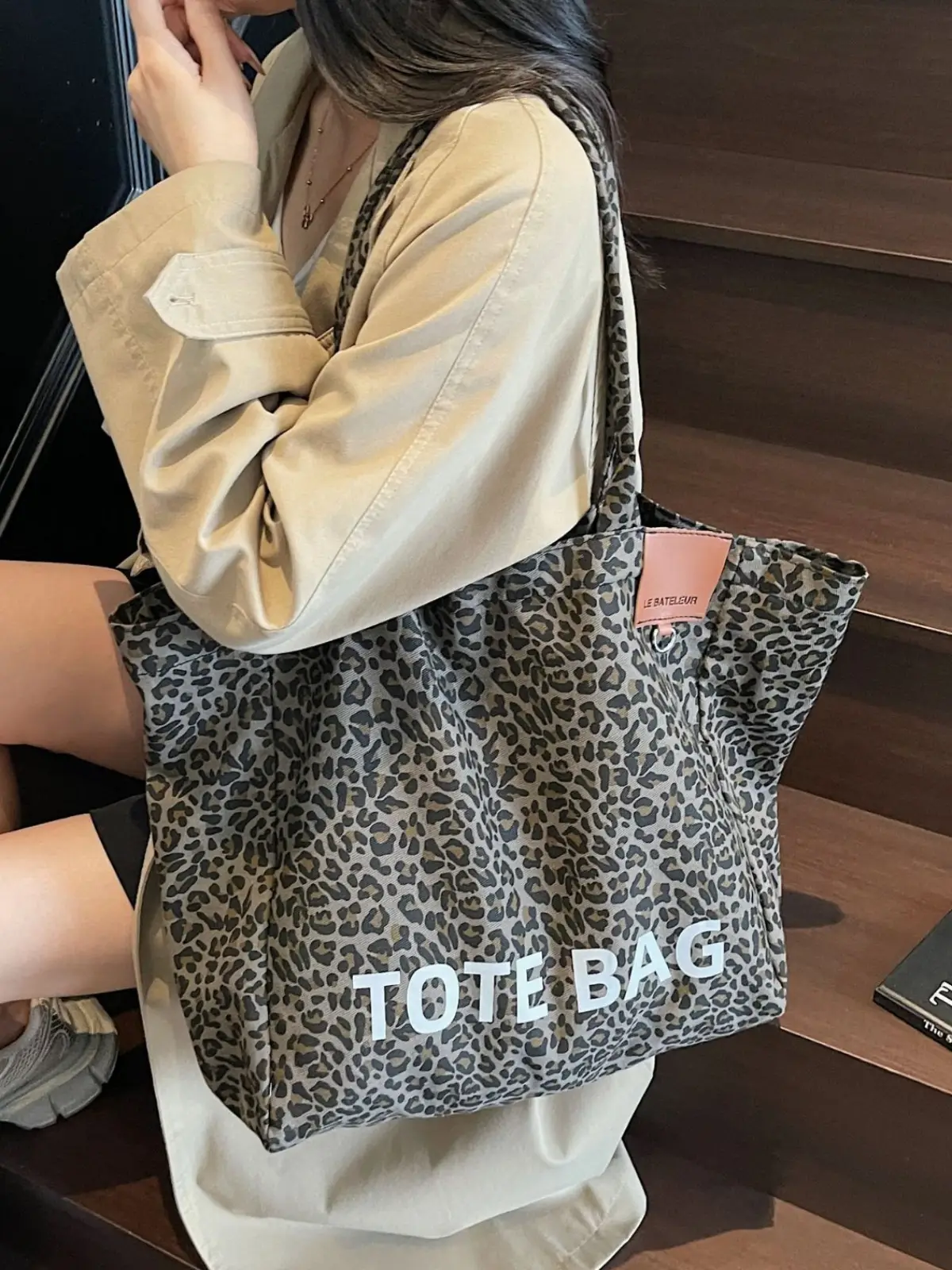 Leopard Print Large Capacity Women's Canvas Tote Bag - Image 4
