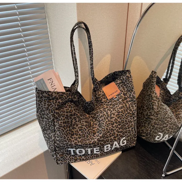 Leopard Print Large Capacity Women's Canvas Tote Bag — feature 10