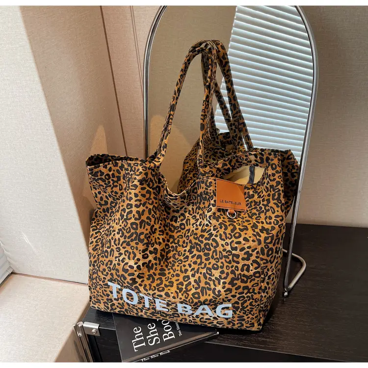 Leopard Print Large Capacity Women's Canvas Tote Bag — feature 11