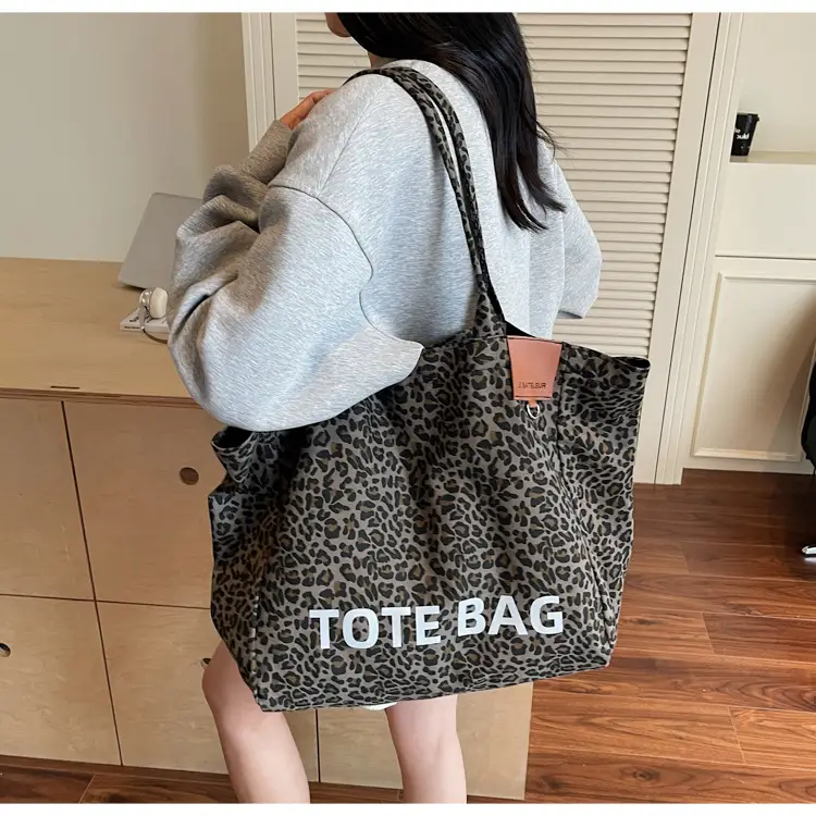 Leopard Print Large Capacity Women's Canvas Tote Bag — feature 15