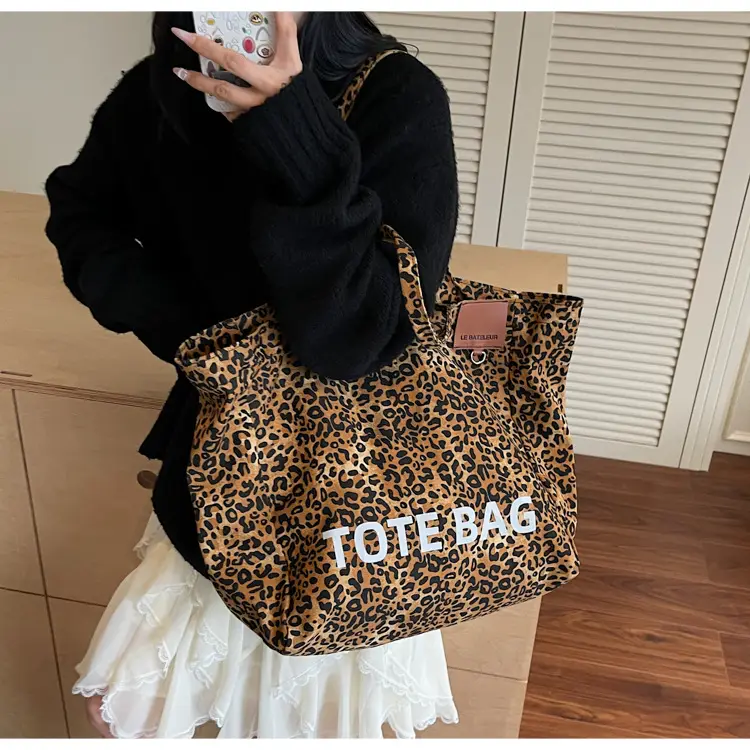 Leopard Print Large Capacity Women's Canvas Tote Bag — feature 17
