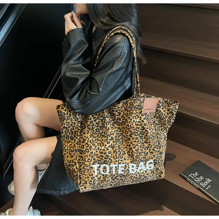 Leopard Print Large Capacity Women's Canvas Tote Bag — feature 18